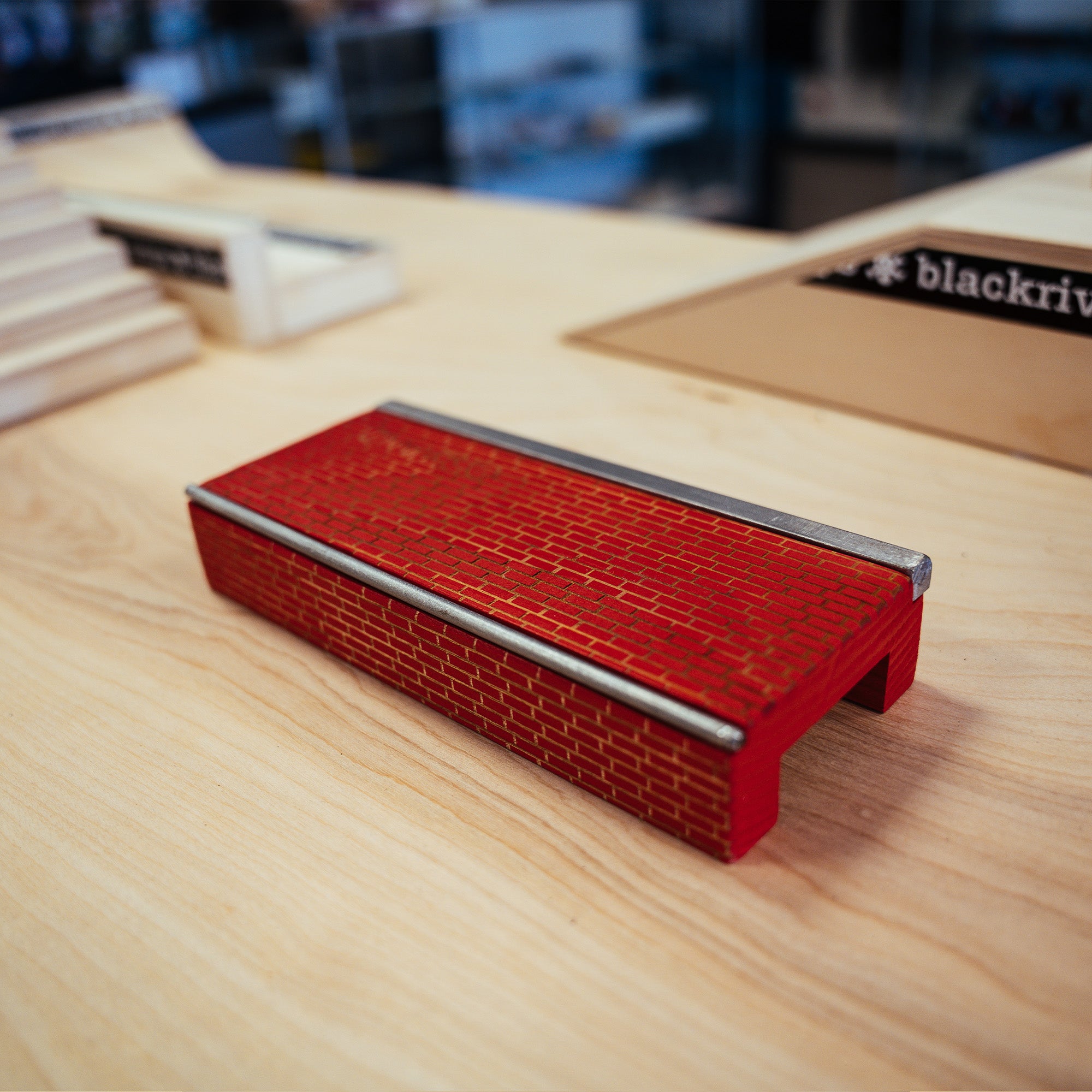 Bland Fingerboard Obstacle - Faux Brick Box